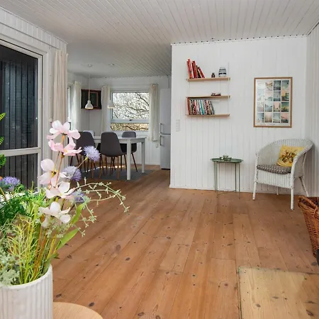 Сasa de vacaciones 6 Person Holiday Home In Henne *