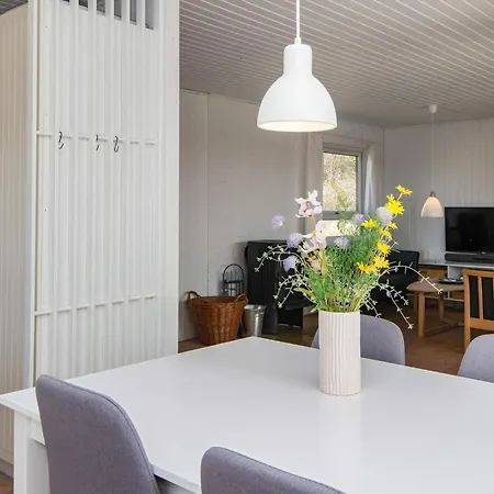 6 Person In Henne Semesterbostad *